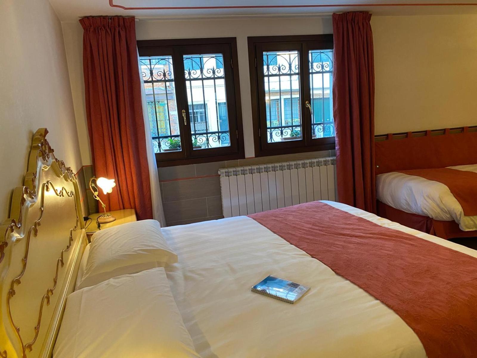 Ca' San Trovaso - 6 Rooms Venedig Exteriör bild