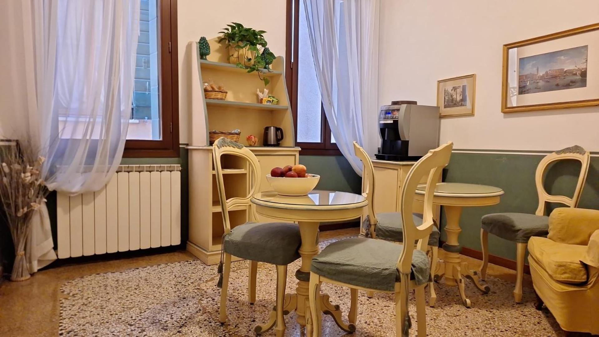 Ca' San Trovaso - 6 Rooms Venedig Exteriör bild