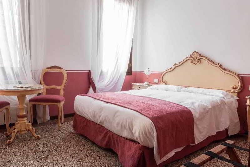 Ca' San Trovaso - 6 Rooms Venedig Exteriör bild