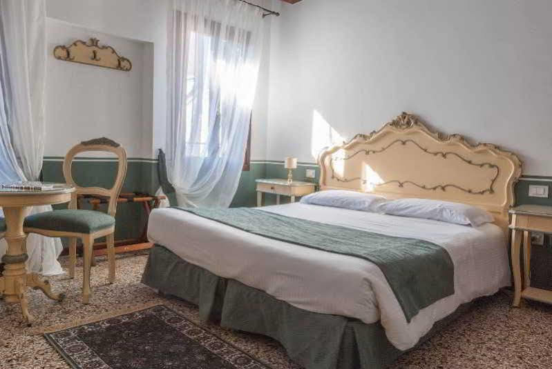 Ca' San Trovaso - 6 Rooms Venedig Exteriör bild