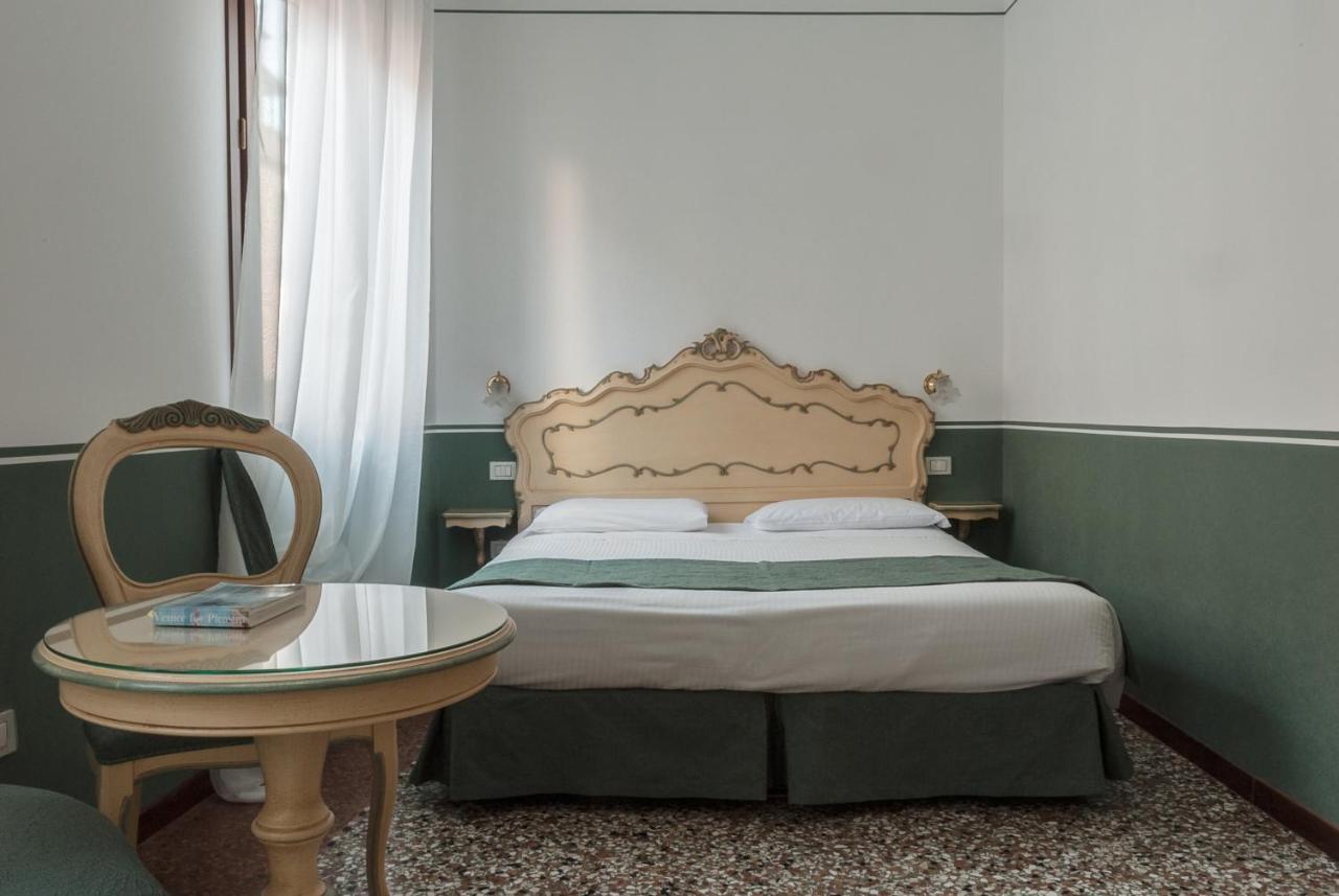 Ca' San Trovaso - 6 Rooms Venedig Exteriör bild